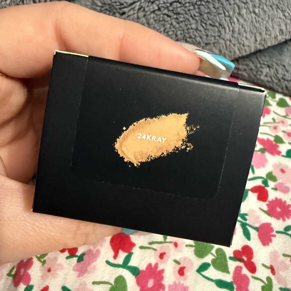 Fenty Beauty Fairy Bomb Shimmer Powder - Picture 5 of 5